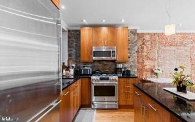 229 RACE ST, Philadelphia, PA 19106