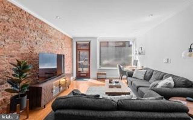 229 RACE ST, Philadelphia, PA 19106