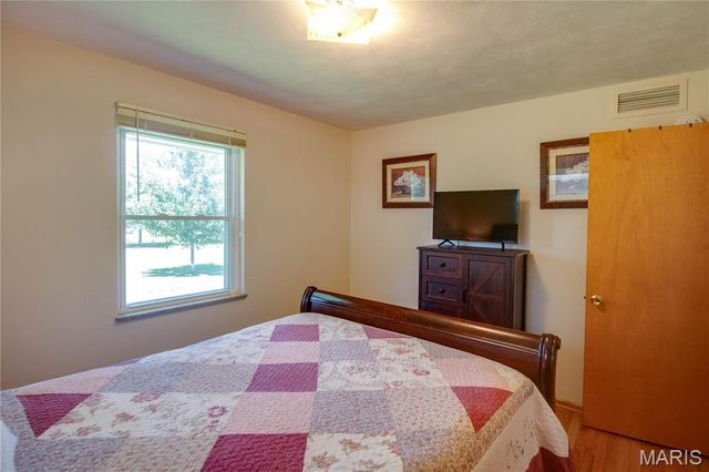 5506 Ladue Drive, Godfrey, IL 62035