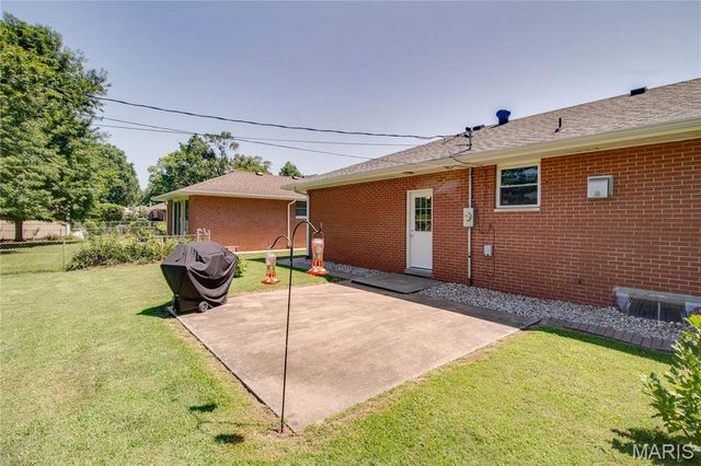 5506 Ladue Drive, Godfrey, IL 62035