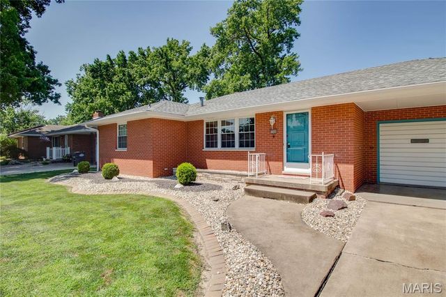 5506 Ladue Drive, Godfrey, IL 62035