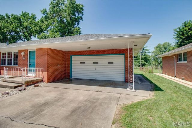 5506 Ladue Drive, Godfrey, IL 62035