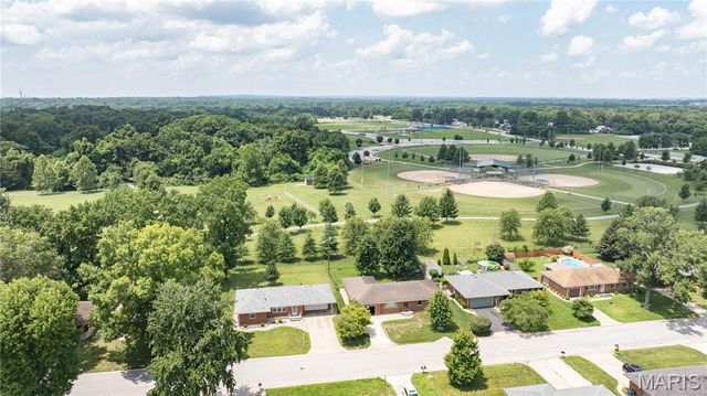 5506 Ladue Drive, Godfrey, IL 62035