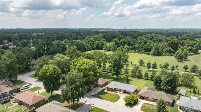5506 Ladue Drive, Godfrey, IL 62035