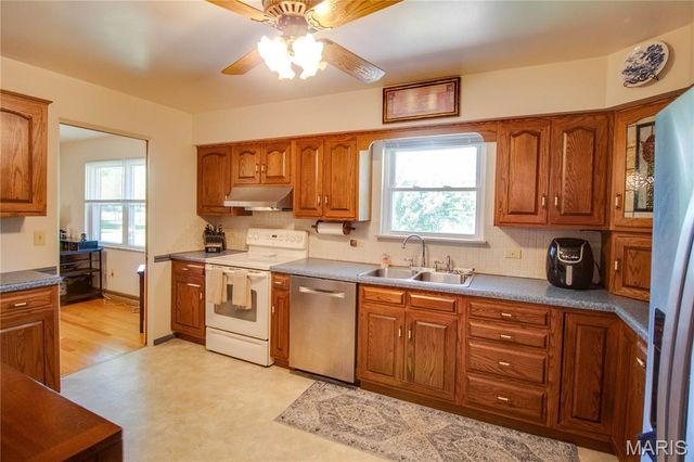 5506 Ladue Drive, Godfrey, IL 62035