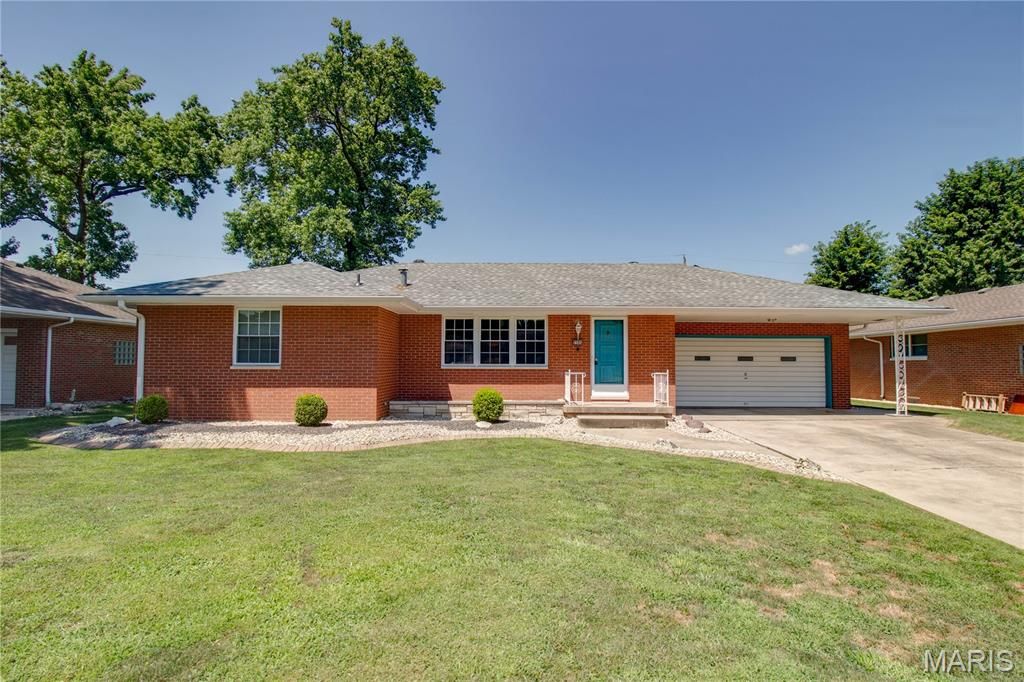 5506 Ladue Drive, Godfrey, IL 62035
