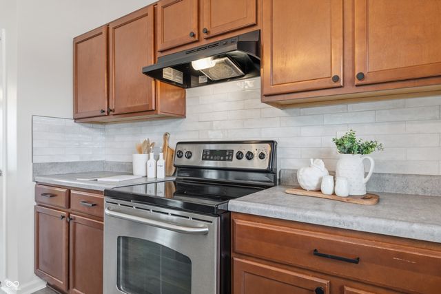 1593 Woodside Circle, Franklin, IN 46131
