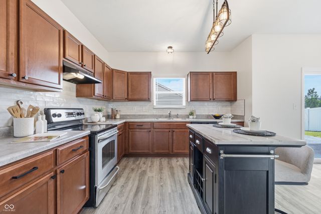 1593 Woodside Circle, Franklin, IN 46131
