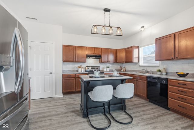 1593 Woodside Circle, Franklin, IN 46131