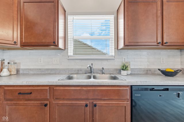 1593 Woodside Circle, Franklin, IN 46131