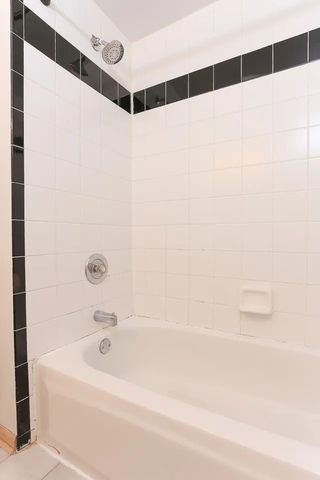 1444 W Walton Street 1, Chicago, IL 60642