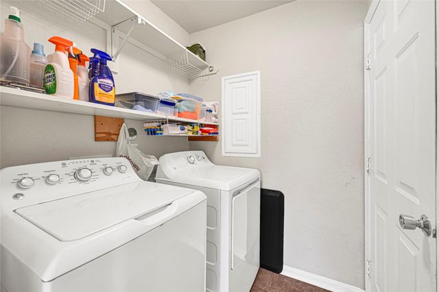 9519 Summer Laurel Lane, Houston, TX 77088