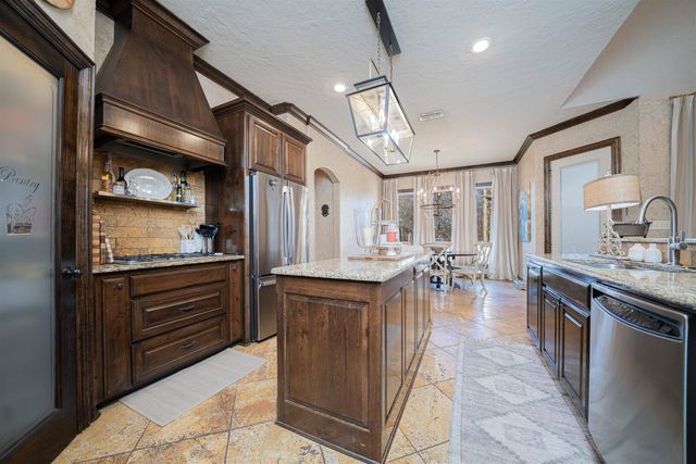 130 Ashbriar Lane, Longview, TX 75605