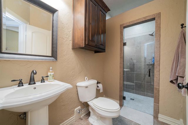 130 Ashbriar Lane, Longview, TX 75605