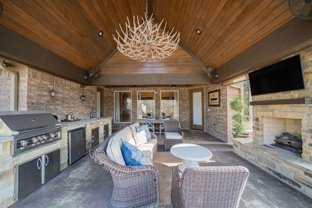 130 Ashbriar Lane, Longview, TX 75605