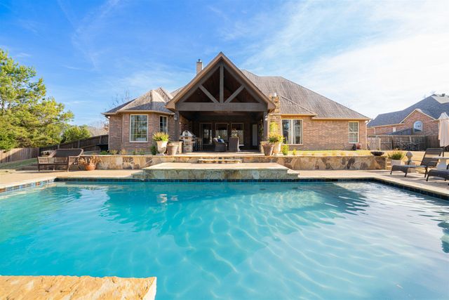 130 Ashbriar Lane, Longview, TX 75605