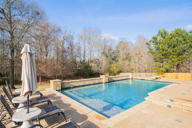 130 Ashbriar Lane, Longview, TX 75605