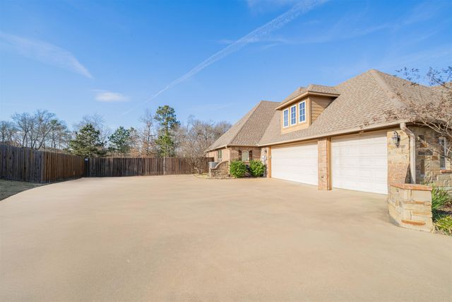 130 Ashbriar Lane, Longview, TX 75605