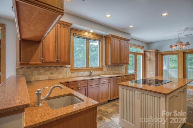 1838 Southpointe Drive, Morganton, NC 28655