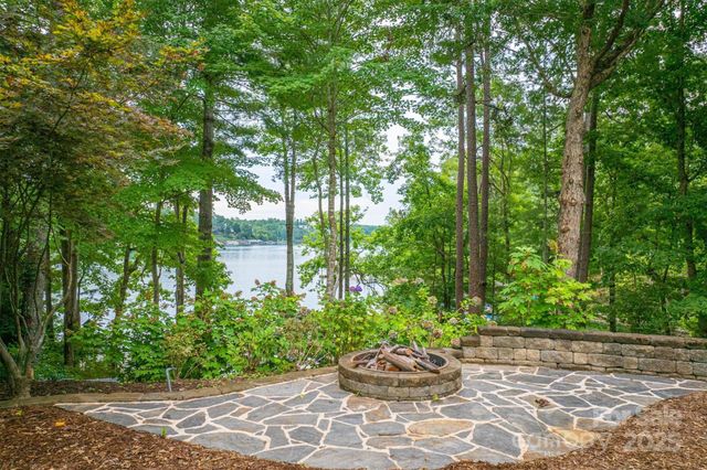 1838 Southpointe Drive, Morganton, NC 28655