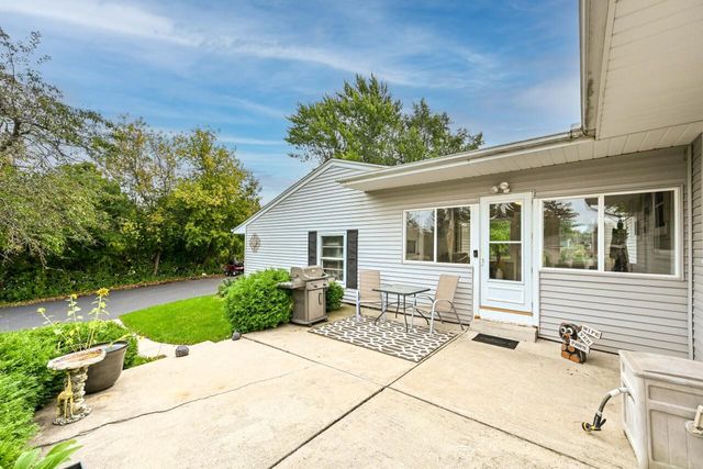 5310 S Nicolet DRIVE, New Berlin, WI 53151