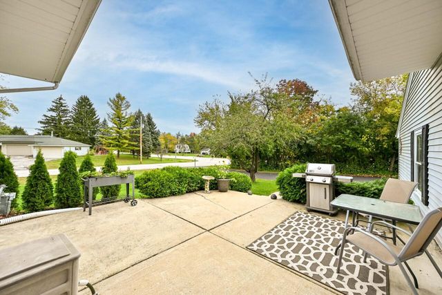 5310 S Nicolet DRIVE, New Berlin, WI 53151