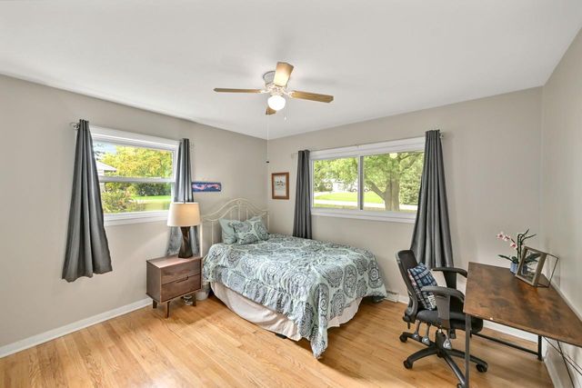 5310 S Nicolet DRIVE, New Berlin, WI 53151