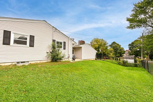 5310 S Nicolet DRIVE, New Berlin, WI 53151