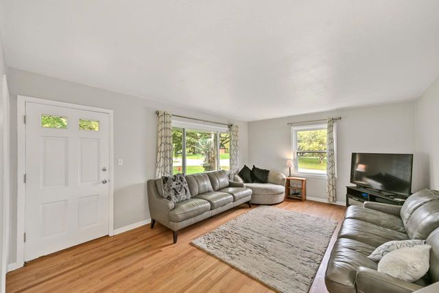 5310 S Nicolet DRIVE, New Berlin, WI 53151