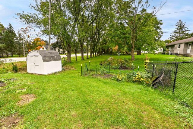 5310 S Nicolet DRIVE, New Berlin, WI 53151