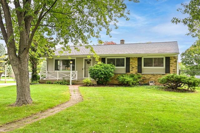 5310 S Nicolet DRIVE, New Berlin, WI 53151