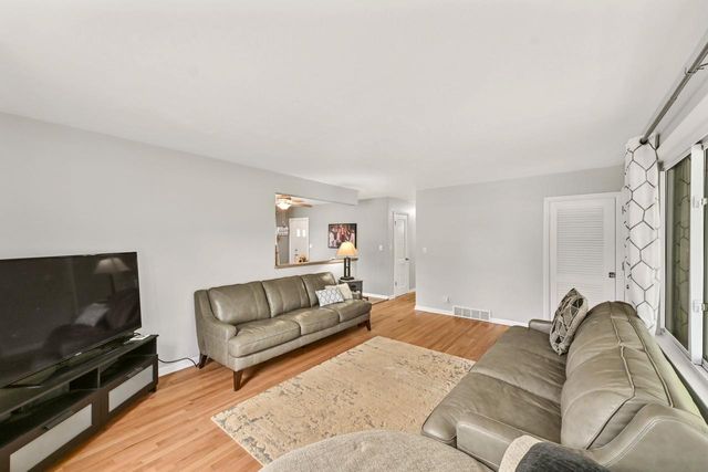 5310 S Nicolet DRIVE, New Berlin, WI 53151