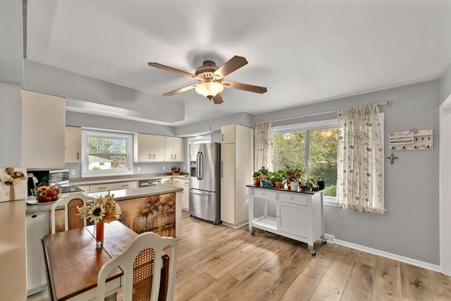 5310 S Nicolet DRIVE, New Berlin, WI 53151