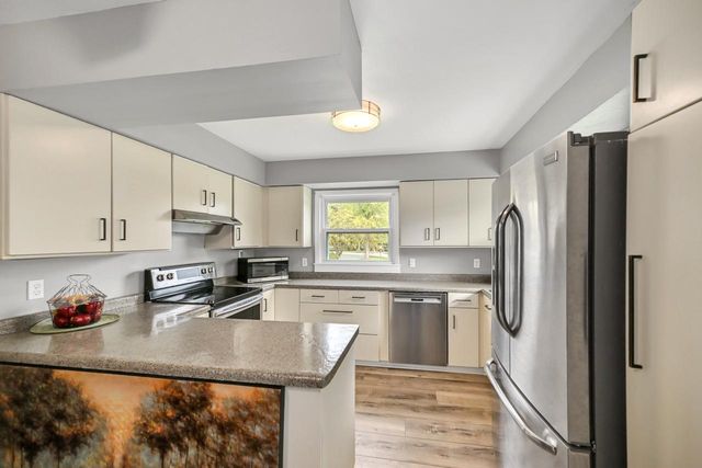 5310 S Nicolet DRIVE, New Berlin, WI 53151