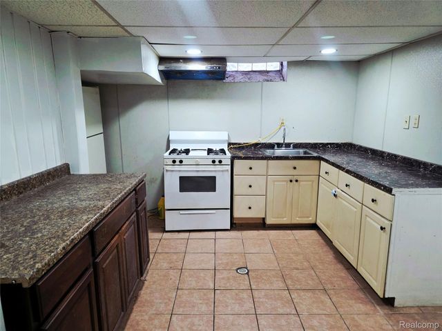 21259 Cyman Avenue, Warren, MI 48091