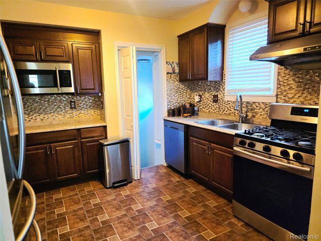21259 Cyman Avenue, Warren, MI 48091