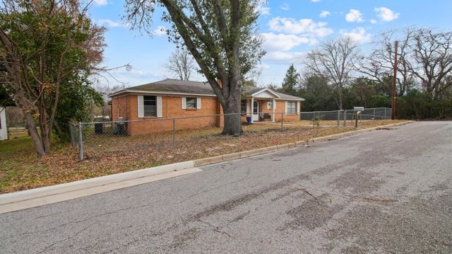 700 Powderhorn Drive, Athens, TX 75751