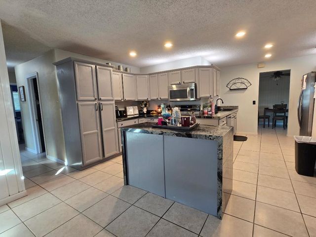 6340 NW 32nd Avenue, Fort Lauderdale, FL 33309