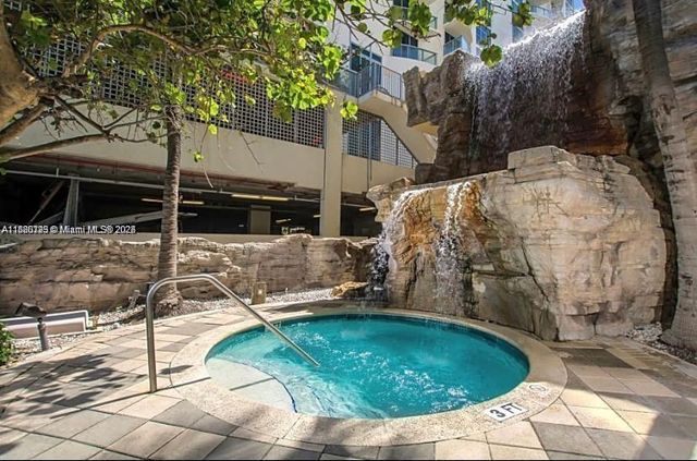 17375 COLLINS AVE 905, Sunny Isles Beach, FL 33160