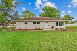 902 W Stonemill Avenue, Addison, IL 60101