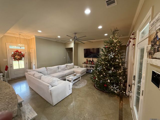 14015 Ledoux Ln, Denham Springs, LA 70726