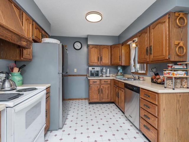 6828 51st Place N, Crystal, MN 55428