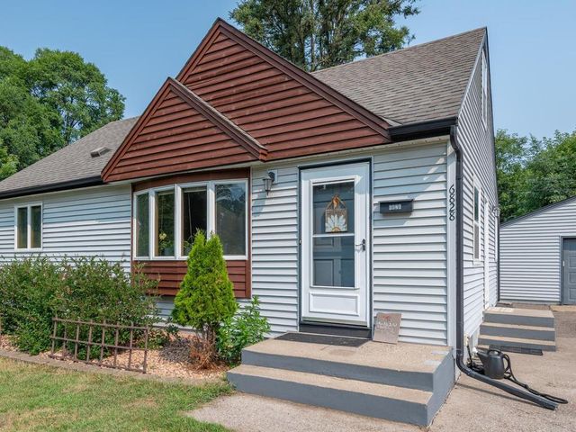 6828 51st Place N, Crystal, MN 55428