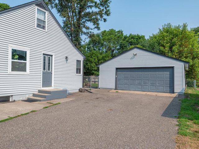 6828 51st Place N, Crystal, MN 55428