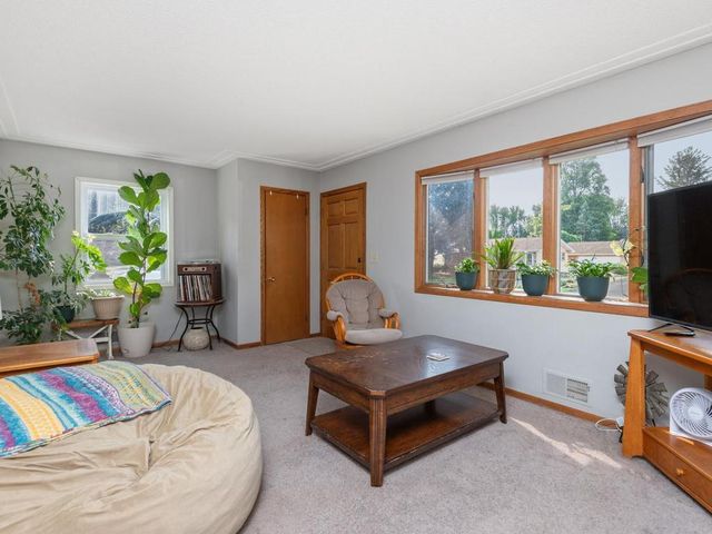 6828 51st Place N, Crystal, MN 55428