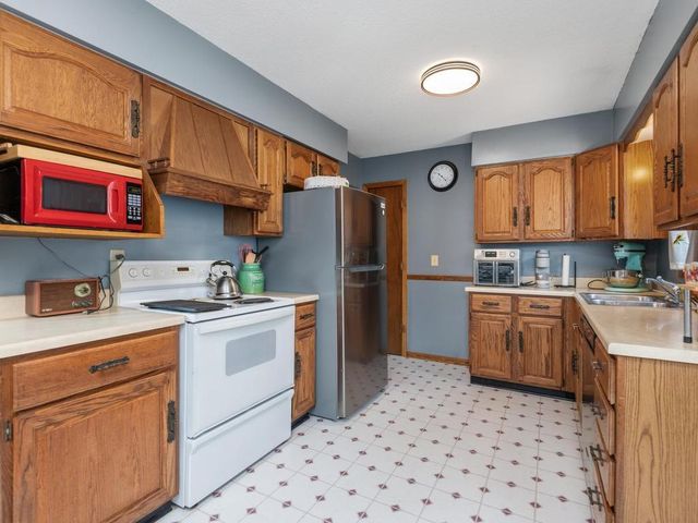 6828 51st Place N, Crystal, MN 55428