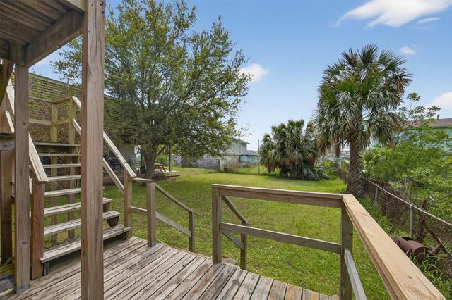 2115 Hollywood Avenue, Galveston, TX 77551