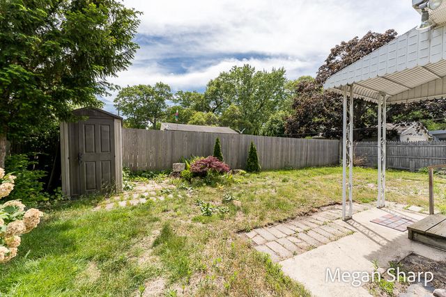2557 Crozier Avenue, Muskegon, MI 49441