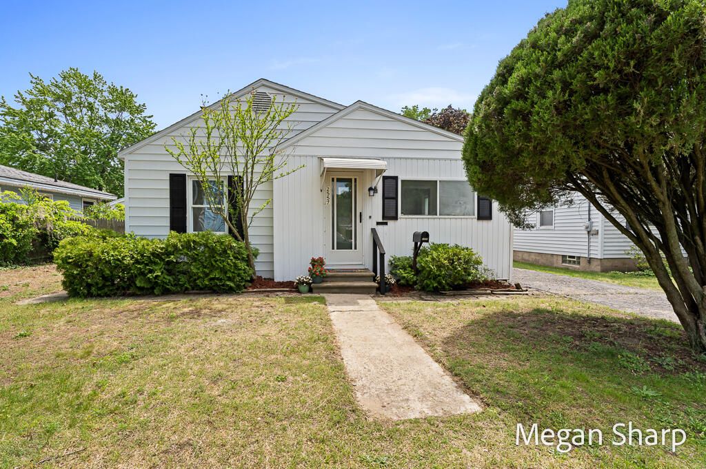 2557 Crozier Avenue, Muskegon, MI 49441