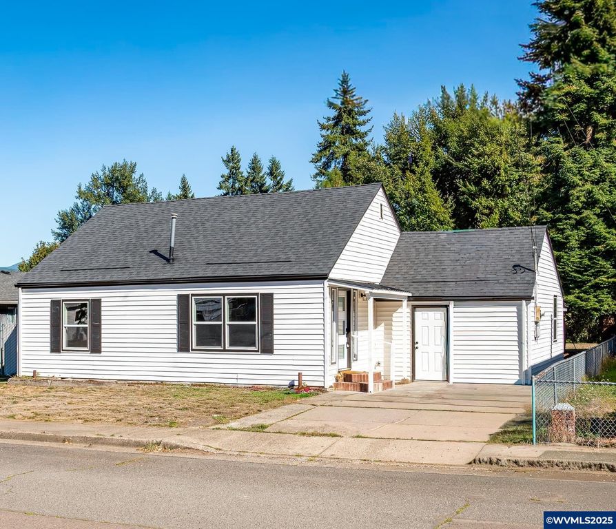1131 2nd Av, Sweet Home, OR 97386